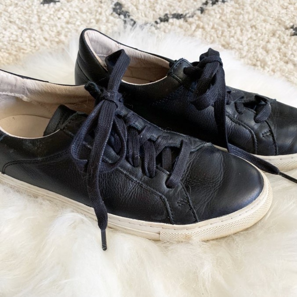 LAST CHANCE! Sketchers leather tennis shoes! SOFT!